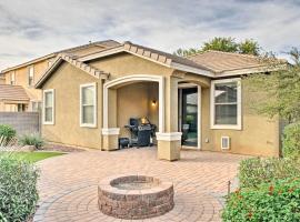 Dog-Friendly Arizona Retreat with Patio and Grill!，位于吉尔伯特的酒店