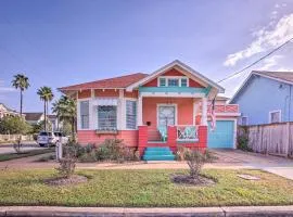 Bright Texas Retreat Near Pleasure Pier and Beach!