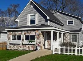 Elegant Stone Cottage: Steps to Crystal Lake Beach