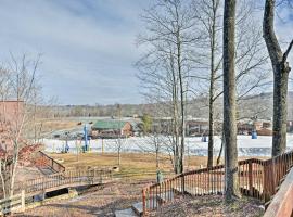 Ski-InandSki-Out Ghent Cabin with Mountain Views!，位于Ghent的酒店