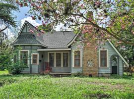 Adorable Cottage Less Than 1 Mi to Guadalupe River and Dtwn，位于塞金的宠物友好酒店