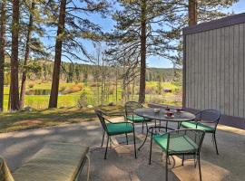 Quiet Home with Graeagle Meadows Golf Course View!，位于Graeagle的酒店