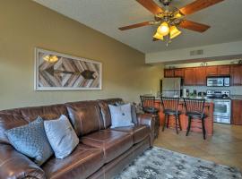 South Sedona Condo with Pool Access - Walk to Shops!，位于塞多纳的酒店