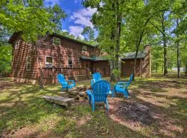 Cozy Broken Bow Cabin with Hot Tub - 1 Mi to Lake!