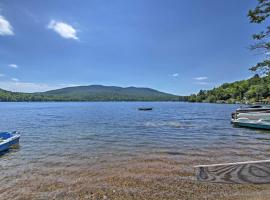 Lakefront Rumney Retreat with Shared Dock and Beach!，位于Rumney的酒店