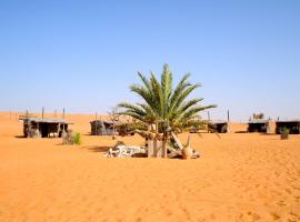 Nomadic Desert Camp，位于Al Wāşil的带停车场的酒店