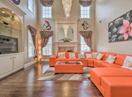 Duluth Home with Patio 22 Mi to Downtown Atlanta!，位于德卢斯的酒店