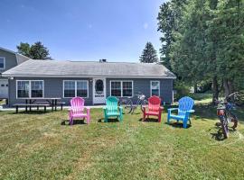 Willow Point about Lake Champlain House with 2 Kayaks!，位于Isle la Motte的别墅