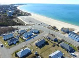 Modern Cape Cod Cottage Walk to Craigville Beach