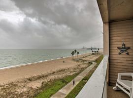 Breezy Beachfront Condo in Heart of Corpus Christi，位于科珀斯克里斯蒂的酒店