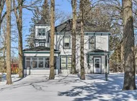 Historic Backus Home, Steps to Pine Mountain Lake!