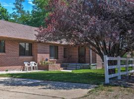 Central Escalante Home about 5 Mi to Grand Staircase!，位于埃斯卡兰特的酒店