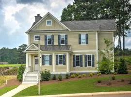 Near Sugar Creek Spacious Family-Friendly Retreat