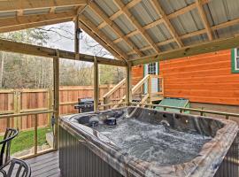 Just Fur Relaxin Sevierville Cabin with Hot Tub!，位于赛维尔维尔的酒店