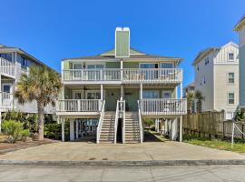 Condo with 2 Decks - Steps to Wrightsville Beach!，位于来特斯维比奇的酒店