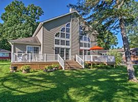 Waterfront Vandalia House with Dock on Donnell Lake!，位于Cassopolis的酒店