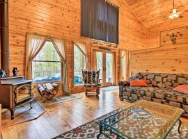 Lakefront Cabin with Private Deck, Dock and Fire Pit!，位于Nevis的酒店