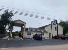 雪松溪酒店，位于Bertram的酒店