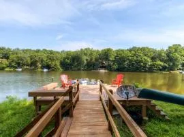 Dock and Resort Perks Quiet Lakefront Cottage