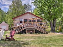 Lakefront Wakefield Cottage with Deck and Water Views!，位于Wakefield的别墅