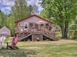 Lakefront Wakefield Cottage with Deck and Water Views!，位于Wakefield的酒店