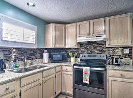 Sea Turtle Suite Condo with Clearwater Beach Views，位于克利尔沃特的Spa酒店