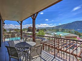 Modern Manson Condo with Pool and Lake Chelan Views!，位于曼森的酒店