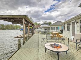 Waterfront Indian Lake House Deck and Private Dock!，位于Lakeview的别墅