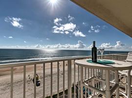 Daytona Beach Resort Condo 1 Mi to Ocean Center!，位于代托纳海滩的酒店