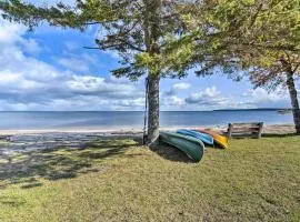 Lovely Lake Huron Getaway Beach Access and Kayaks!