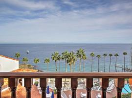 Quiet Avalon Getaway Villa with Ocean View and Balcony，位于阿瓦隆的海滩酒店