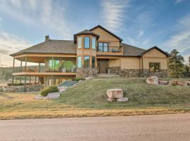 Bella Greens Spacious Sturgis Home with Large Deck，位于斯特吉斯的酒店