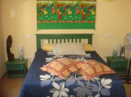 Akwaba chambre double et salle de bain privative，位于Morro的酒店