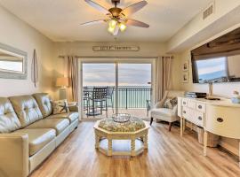 Beachfront Gulf Shores Condo with Patio, Pool Access，位于格尔夫海岸的酒店