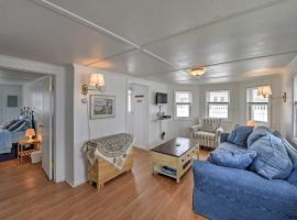 Peaceful Cottage - Steps to Matunuck Beach，位于南金斯敦的酒店