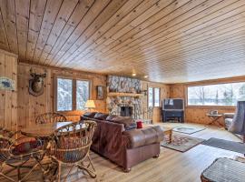 Lakefront Escape with Fishing Pier and Snowmobiling!，位于Park Falls的酒店