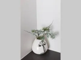 Wonderful Studio in Little Italy with full bath by Den Stays