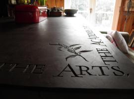 The Woolshed and Farmhouse Blue, Bruny Island，位于Barnes Bay的酒店