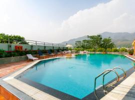 Hotel Natraj Rishikesh，位于瑞诗凯诗Dehradun Airport - DED附近的酒店