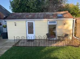 Cosy 1 Bed Garden Annexe