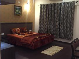 RG Hotels and Resort，位于Mālūr的酒店