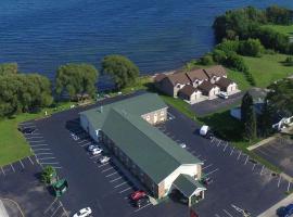 Econo Lodge Menomonie On The Bay，位于Menominee的酒店