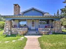 Walk to Downtown Custer Retreat with Fire Pit!，位于卡斯特的酒店