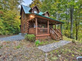 Pet-Friendly Rustic Bryson City Cabin with Fire Pit!，位于布赖森城Nantahala Outdoor Center附近的酒店