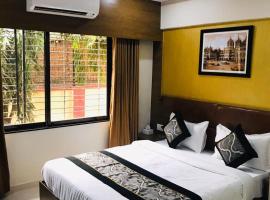Hotel Crystal Luxury Inn- Bandra，位于孟买Bandra的酒店