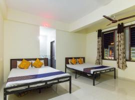 SPOT ON 66644 Yash Lodging，位于Arwi的酒店
