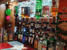 Kings Arms Hotel，位于霍利黑德的酒店