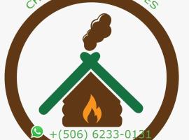 Hotel Chalets Los Volcanes，位于阿拉胡埃拉的酒店