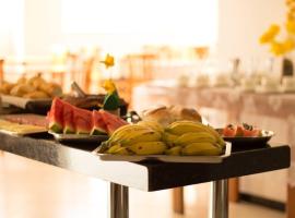 HOTEL LOTUS，位于São Joaquim de Bicas的酒店