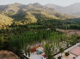 Complejo Rural Rio Tus，位于耶斯特的酒店